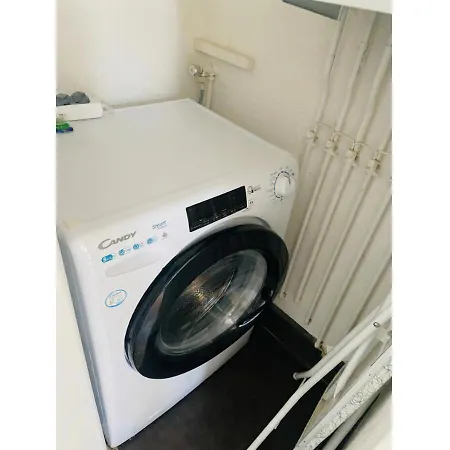 Cozy Apartment, A Short Walk To Place Stan Appartement
